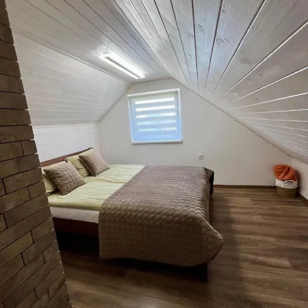 червона гора אורחן